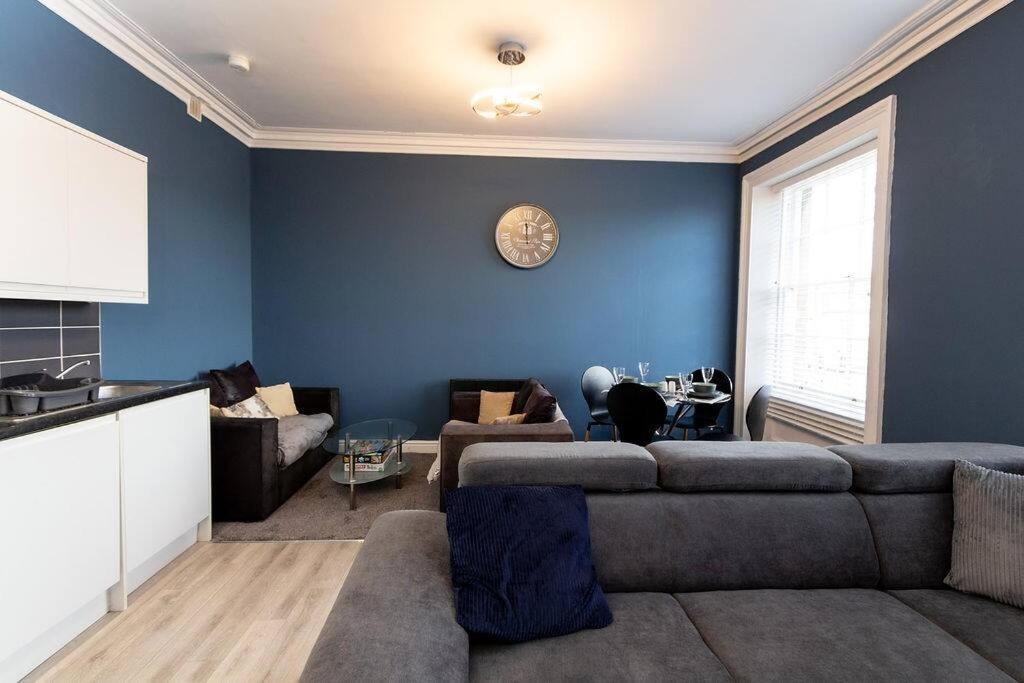 Lavish 2Bed Apartment In The Heart Of Birkenhead Exterior photo